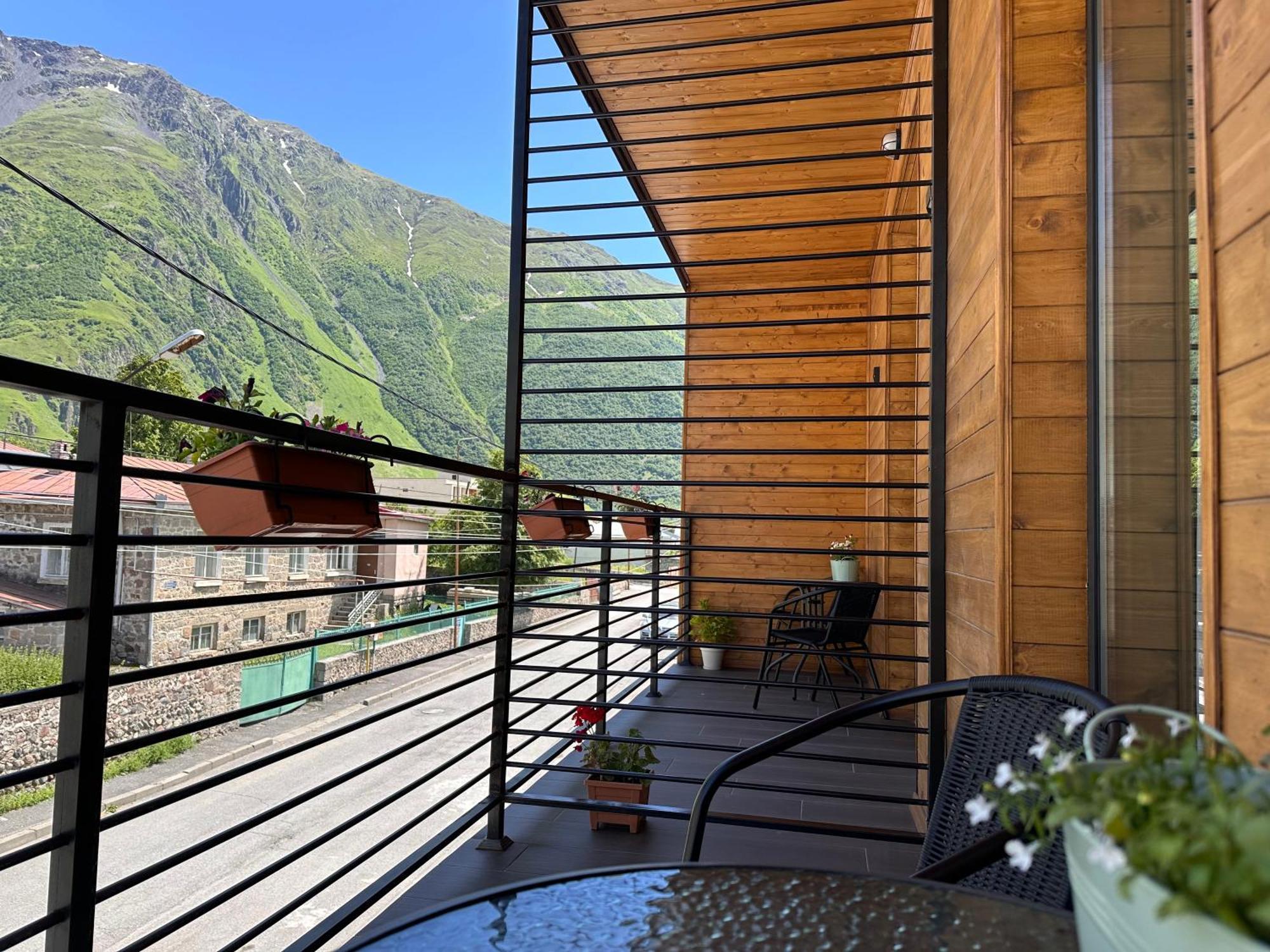 Hotel Mountime Kazbegi Esterno foto