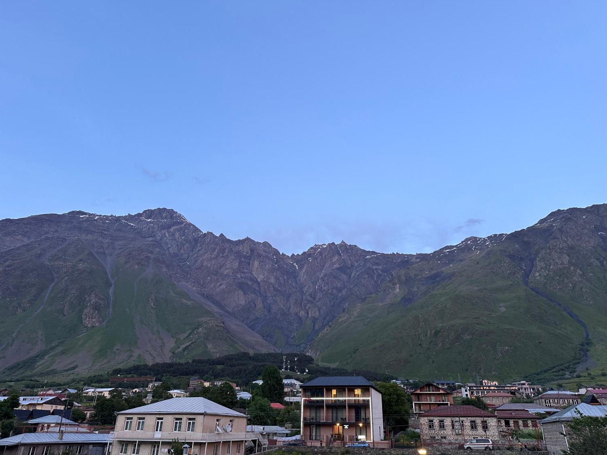 Hotel Mountime Kazbegi Esterno foto