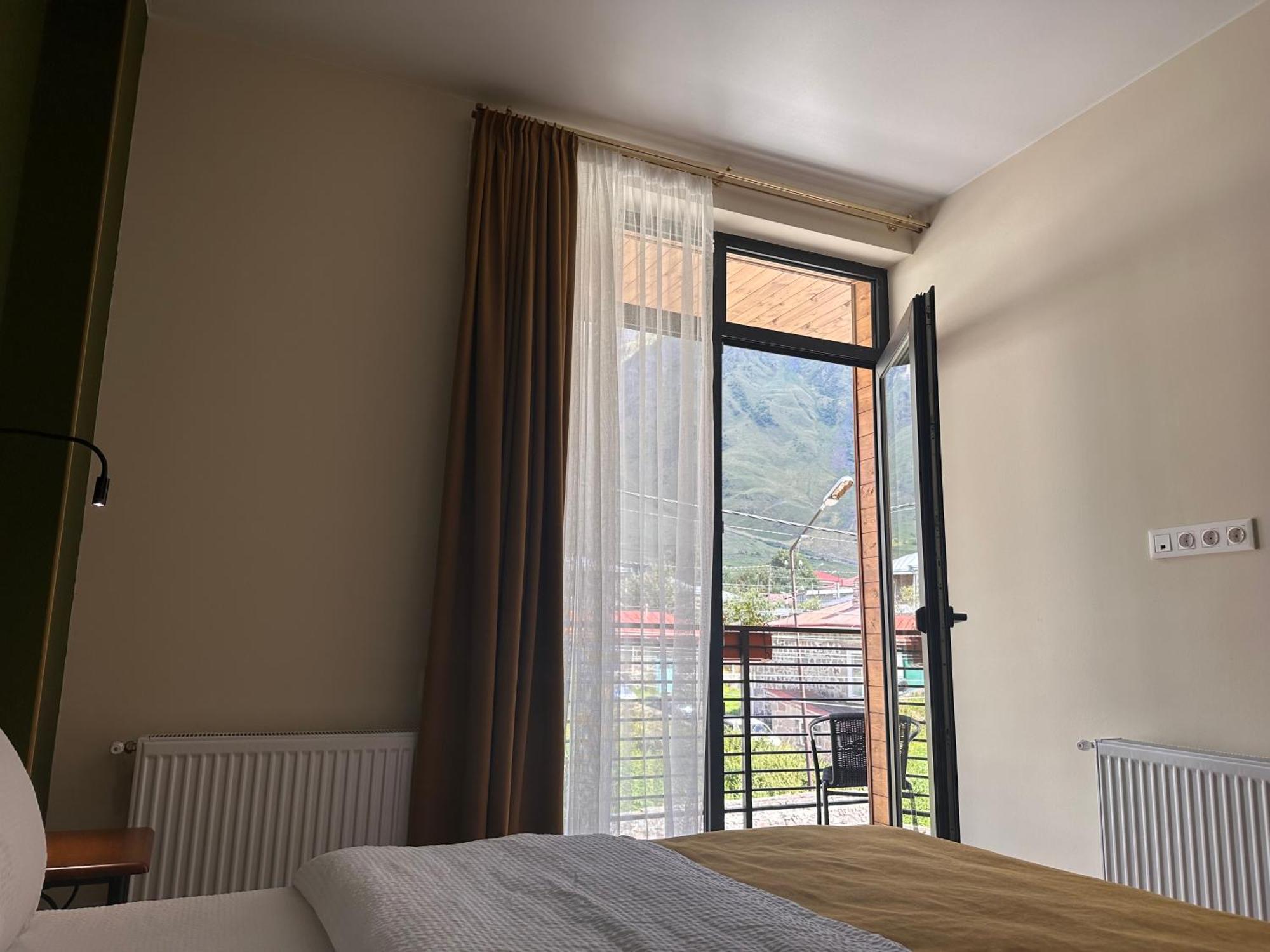 Hotel Mountime Kazbegi Esterno foto