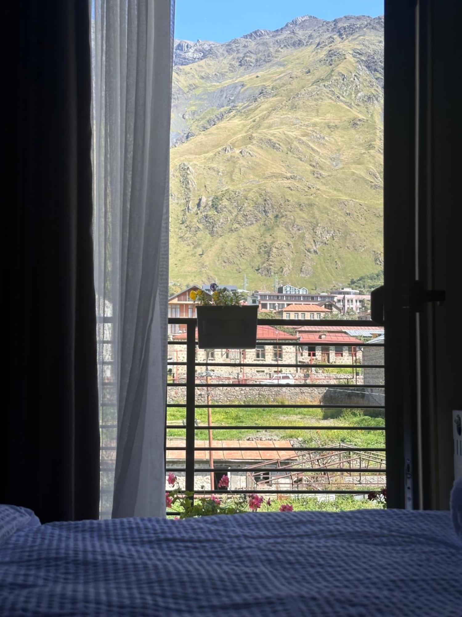 Hotel Mountime Kazbegi Esterno foto