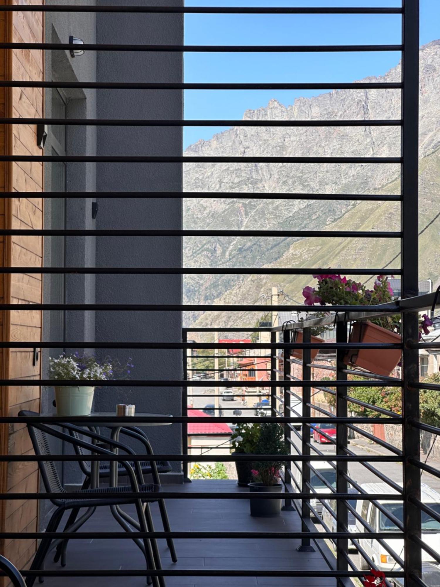 Hotel Mountime Kazbegi Esterno foto