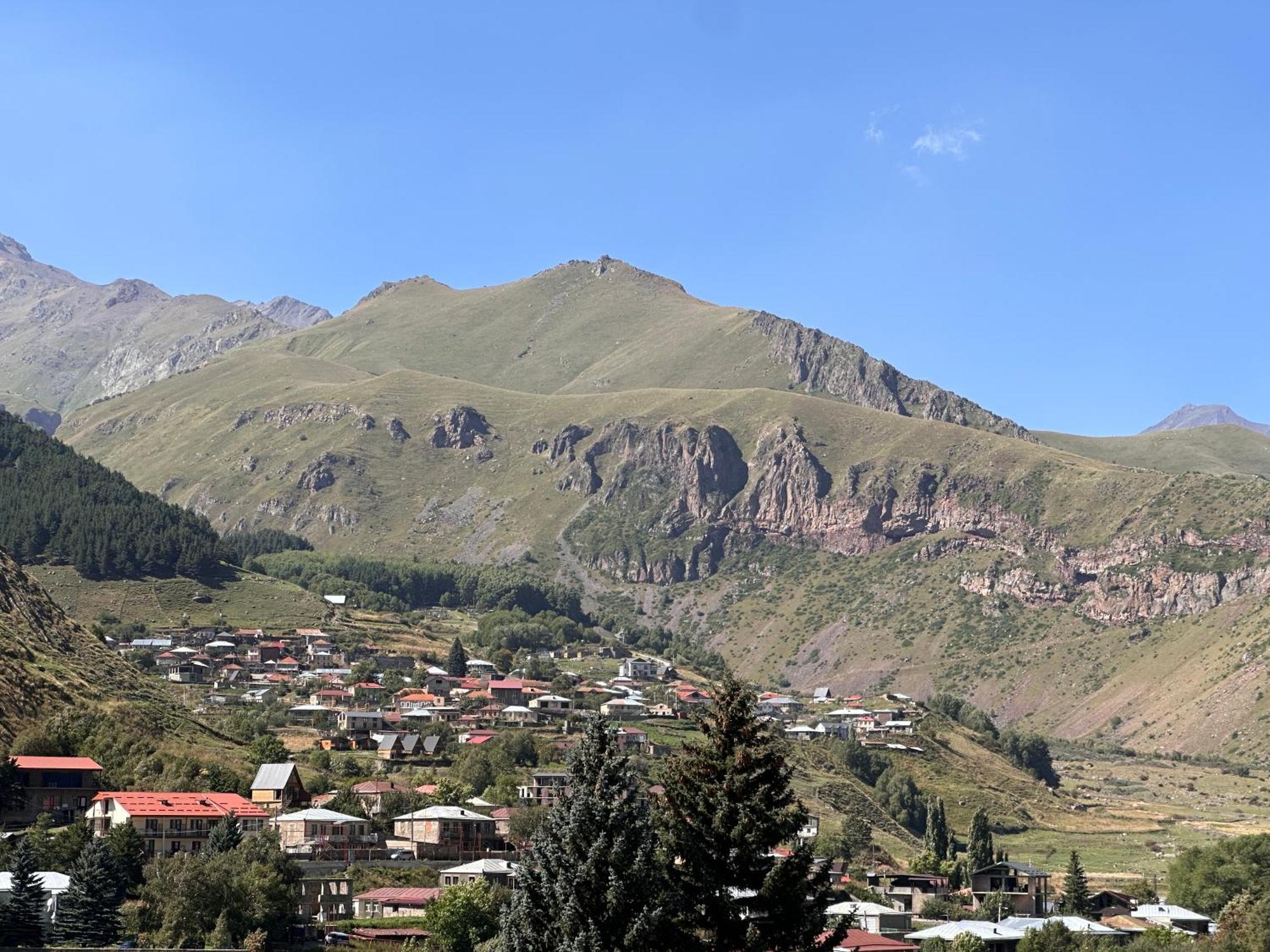 Hotel Mountime Kazbegi Esterno foto